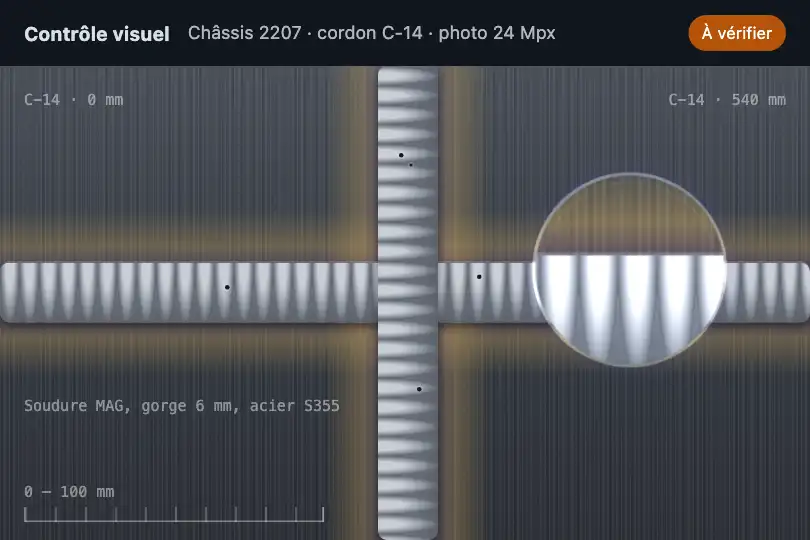 Repérer un défaut sur la photo d'une soudure — poste de contrôle qualité en usine — Liquid Lens Magnifier exemple 2
