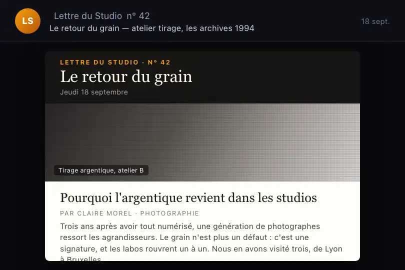 Newsletter interactive à poids éditoriaux distincts — manchette au quart, article en plein, deux brèves à demi — Mixed Content Snap exemple 3