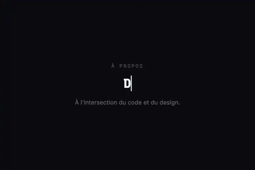 Portfolio créatif — Bio interactive au chargement — Typewriter Variable exemple 3